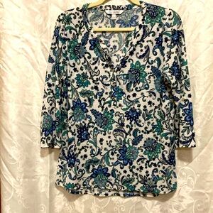 Emily Daniels top, Sz L. White w/shades of blue & green paisley design